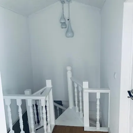 Restelo House Shared אלז'ש