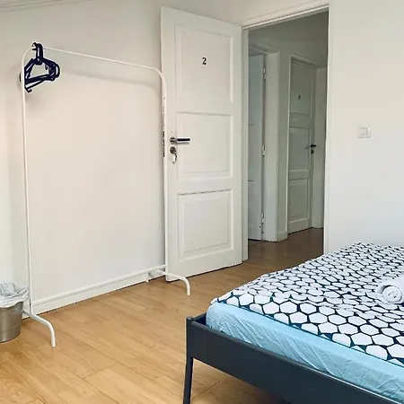 Restelo House Shared אלז'ש