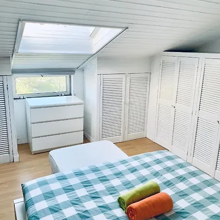 Restelo House Shared בית הארחה *