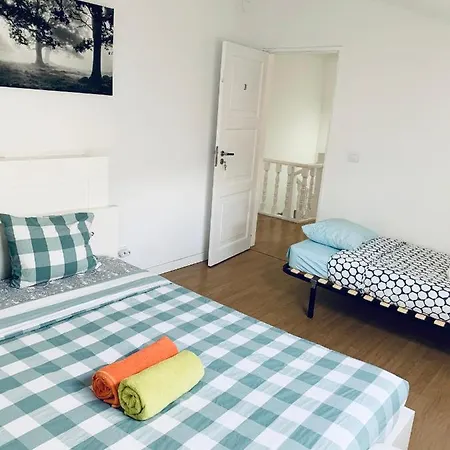 בית הארחה Restelo House Shared אלז'ש