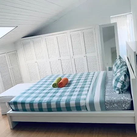 Restelo House Shared אלז'ש