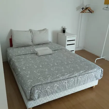 Restelo House Shared אלז'ש